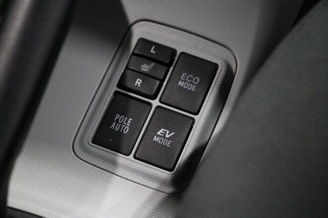 2012 Toyota Aqua S Smart Entry Pkg, Push Start, Reverse Camera, Heated Seats image 308033