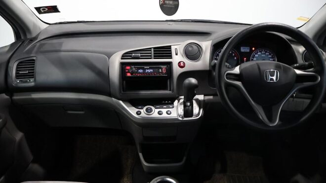2010 Honda Stream 7 Seater, low KMS image 303891