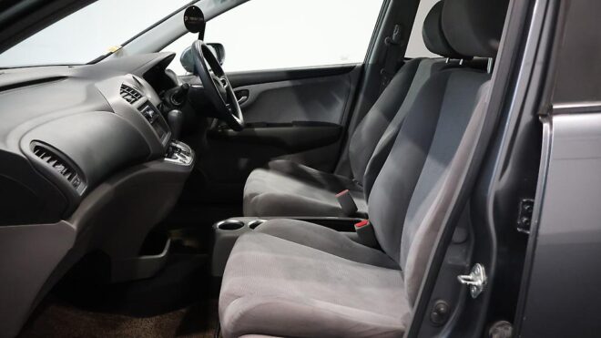 2010 Honda Stream 7 Seater, low KMS image 303888
