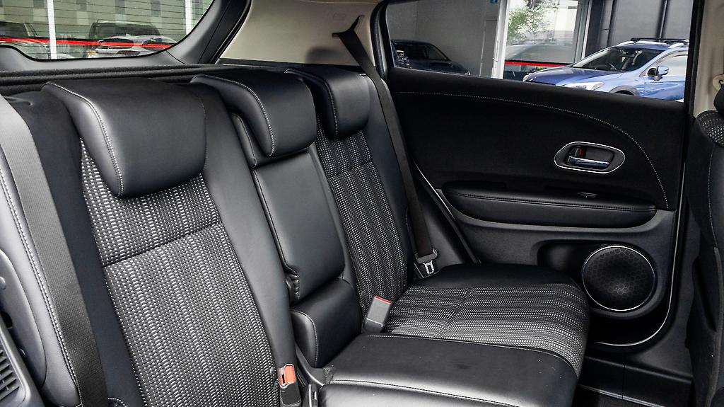 2014 Honda Vezel Hybrid Z Top Spec, Half Leather, Reverse camera image 305013