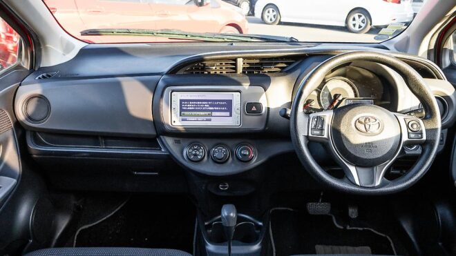 2014 Toyota Vitz F spec, Reverse camera,push button start image 306570