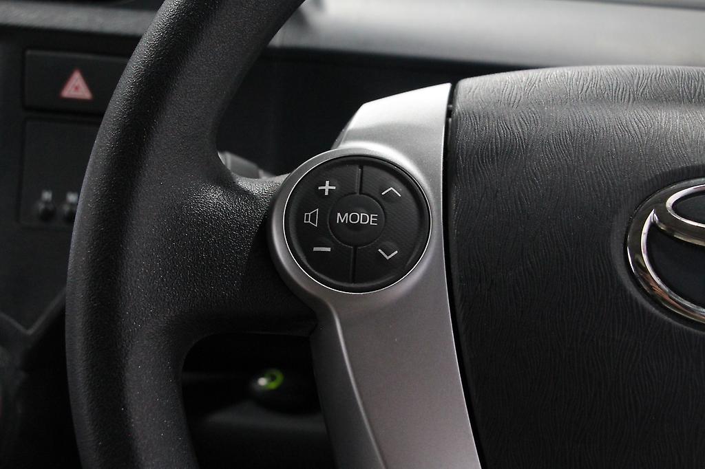 2012 Toyota Aqua S Smart Entry Pkg, Push Start, Reverse Camera, Heated Seats image 308039