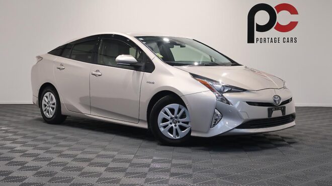 2018 Toyota Prius S SAFETY PLUS image 304220