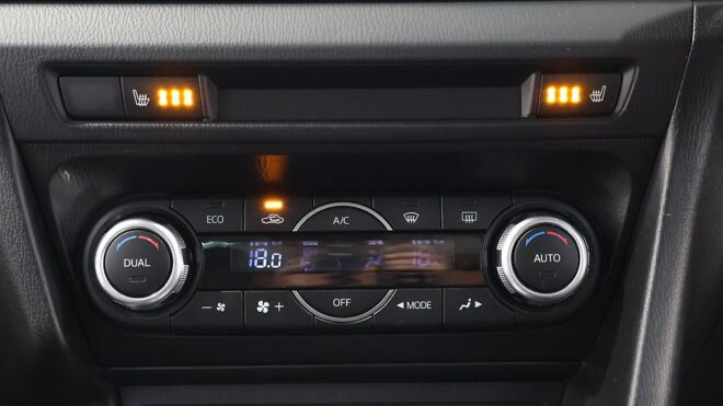2015 Mazda Axela HYBRID Leather Package image 306476