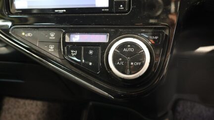 2018 Toyota Aqua S Model, Push Start, Lane Departure Warning – Auto Headlights image 304171