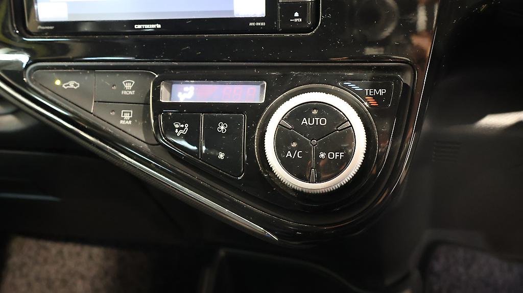 2018 Toyota Aqua S Model, Push Start, Lane Departure Warning – Auto Headlights image 304171