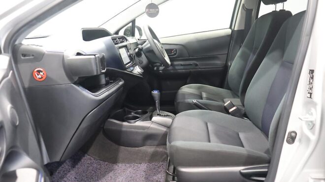 2017 Toyota Aqua S Model, Push Start, Low KMS, Lane Assist, Reverse Camera image 304217
