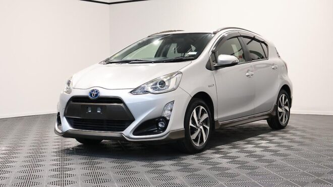 2015 Toyota Aqua Hybrid – X Urban, Push Start, Reverse Camera image 305327