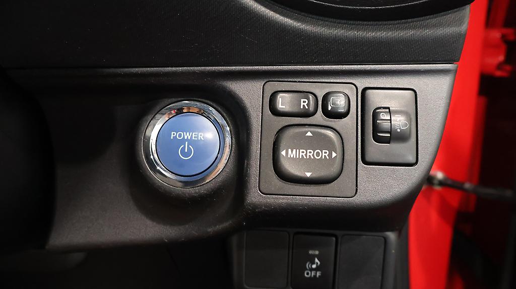 2012 Toyota Aqua Push Button Start image 305115
