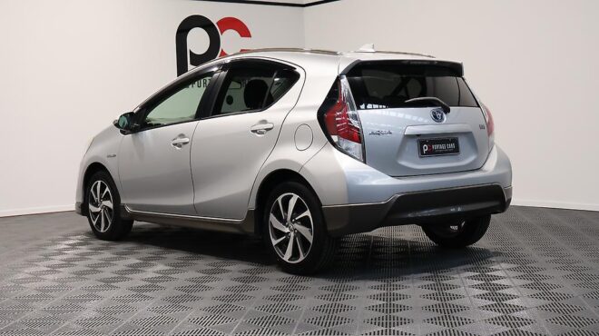 2015 Toyota Aqua Hybrid – X Urban, Push Start, Reverse Camera image 305328