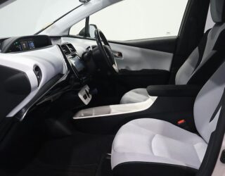 2018 Toyota Prius S SAFETY PLUS image 304237