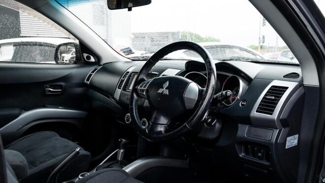 2007 Mitsubishi Outlander G Spec , 4WD 7 seater , Rockford Fosgate image 307821