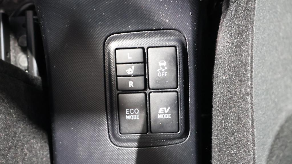 2015 Toyota Aqua  Model, Push Button Start, Reverse Camera image 305759