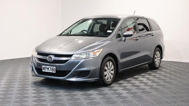 2010 Honda Stream 7 Seater, low KMS image 303881