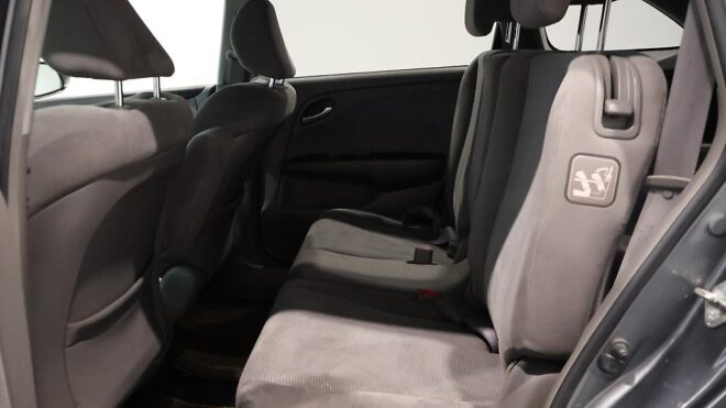 2010 Honda Stream 7 Seater, low KMS image 303889