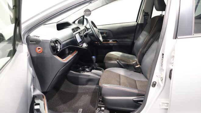 2015 Toyota Aqua Hybrid – X Urban, Push Start, Reverse Camera image 305333