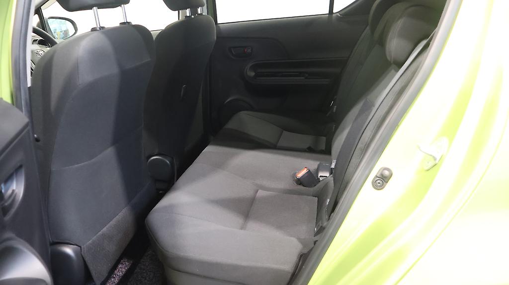 2018 Toyota Aqua S Model, Push Start, Lane Departure Warning – Auto Headlights image 304173