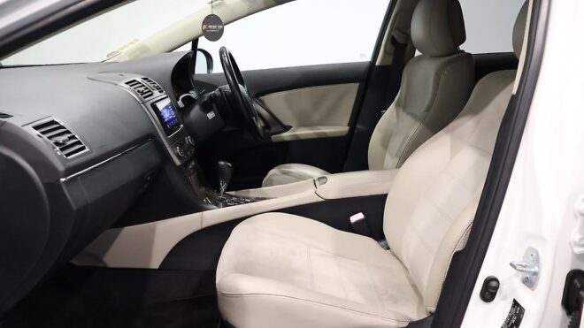 2013 Toyota Avensis Wagon Li image 304950