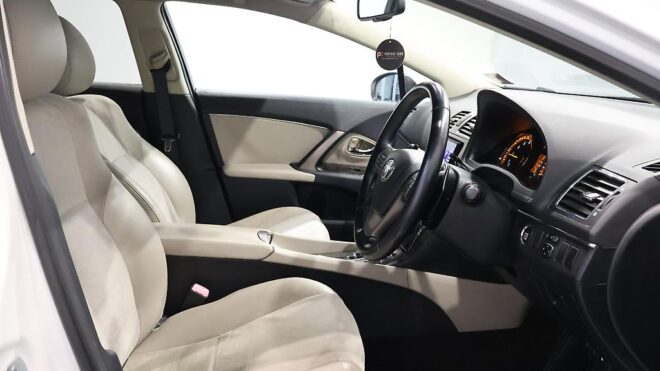 2013 Toyota Avensis Wagon Li image 304949