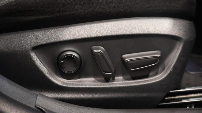 2017 Toyota Camry G Model Hybrid, Reverse Camera, Cruise Control image 303596