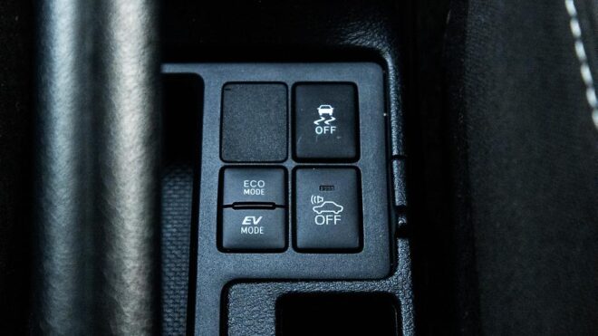 2018 Toyota Vitz Hybrid F Safety Edition image 305418