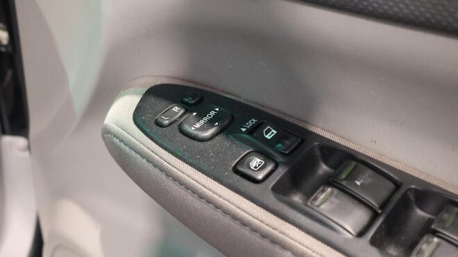 2005 Subaru Forester NZ Radio with Bluetooth, Electric Seats image 307078