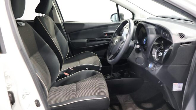 2017 Toyota Vitz Hybrid Jewela image 304030