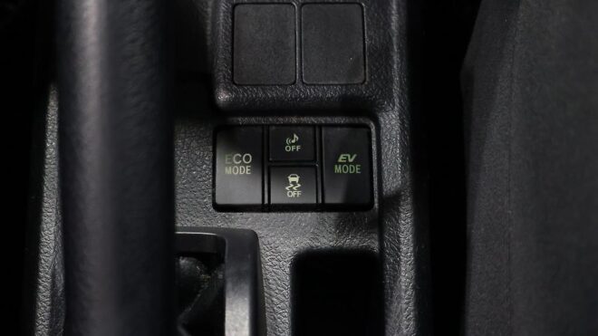 2013 Toyota Corolla Fielder Hybrid G image 306694