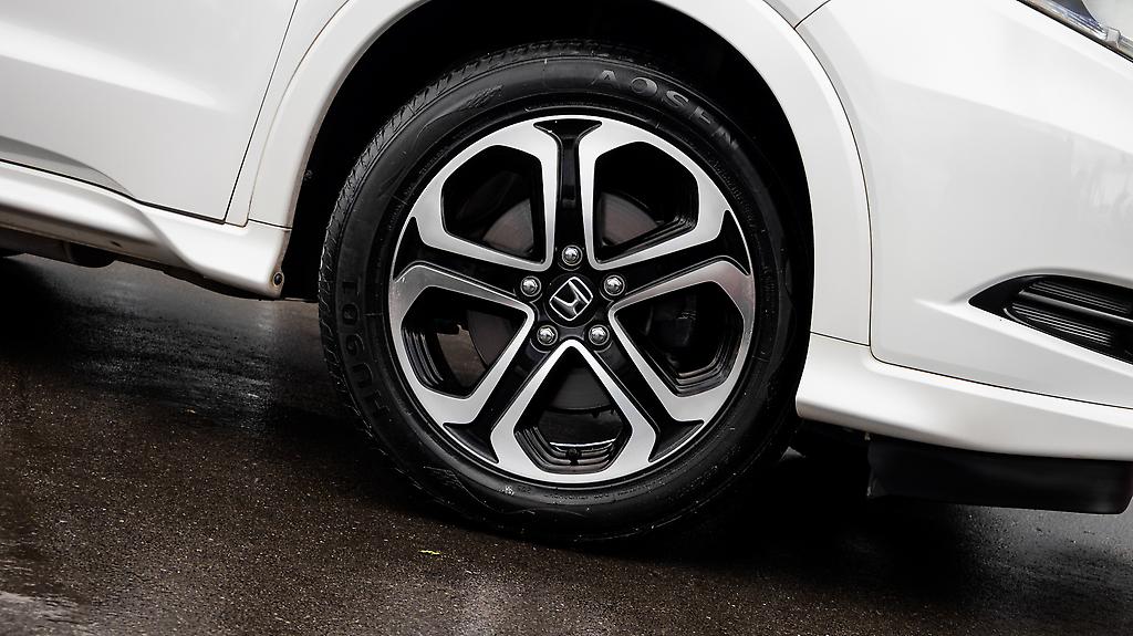 2014 Honda Vezel Hybrid Z Top Spec, Half Leather, Reverse camera image 305010