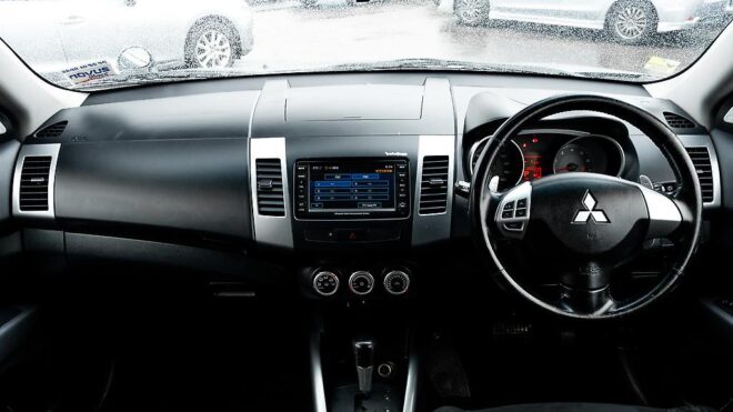 2007 Mitsubishi Outlander G Spec , 4WD 7 seater , Rockford Fosgate image 307816