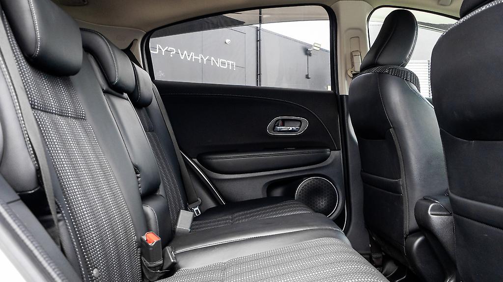 2014 Honda Vezel Hybrid Z Top Spec, Half Leather, Reverse camera image 305012