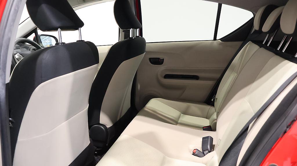 2012 Toyota Aqua Push Button Start image 305109