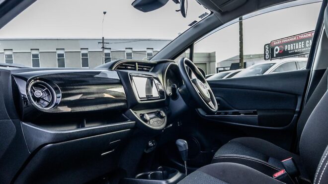 2018 Toyota Vitz Hybrid F Safety Edition image 305423
