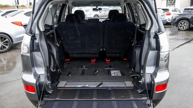 2007 Mitsubishi Outlander G Spec , 4WD 7 seater , Rockford Fosgate image 307831