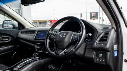 2014 Honda Vezel Hybrid Z Top Spec, Half Leather, Reverse camera image 305015