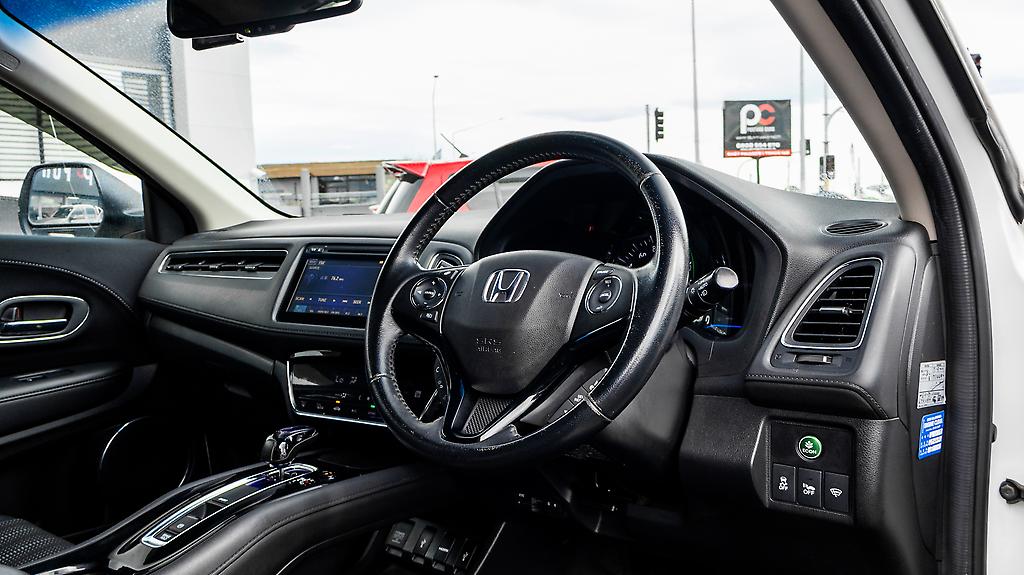 2014 Honda Vezel Hybrid Z Top Spec, Half Leather, Reverse camera image 305015