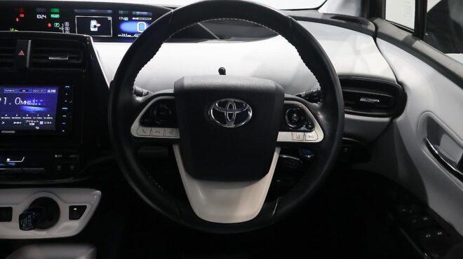2018 Toyota Prius S SAFETY PLUS image 304231
