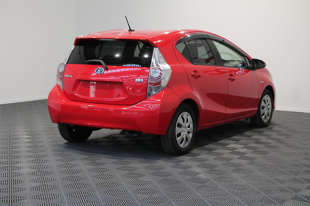 2012 Toyota Aqua S Smart Entry Pkg, Push Start, Reverse Camera, Heated Seats image 308024