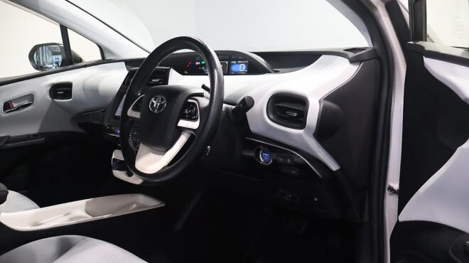 2018 Toyota Prius S SAFETY PLUS image 304232