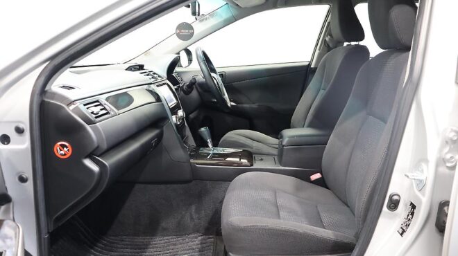 2013 Toyota Camry Hybrid G Package, Cruise Control- Factory Alloys image 304256