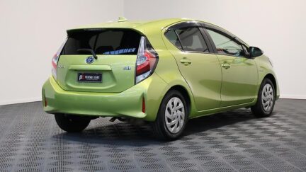 2018 Toyota Aqua S Model, Push Start, Lane Departure Warning – Auto Headlights image 304161