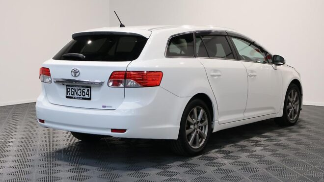 2013 Toyota Avensis Wagon Li image 304946