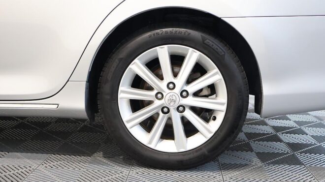 2013 Toyota Camry Hybrid G Package, Cruise Control- Factory Alloys image 304249