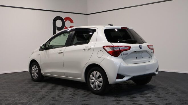2017 Toyota Vitz Hybrid Jewela image 304028