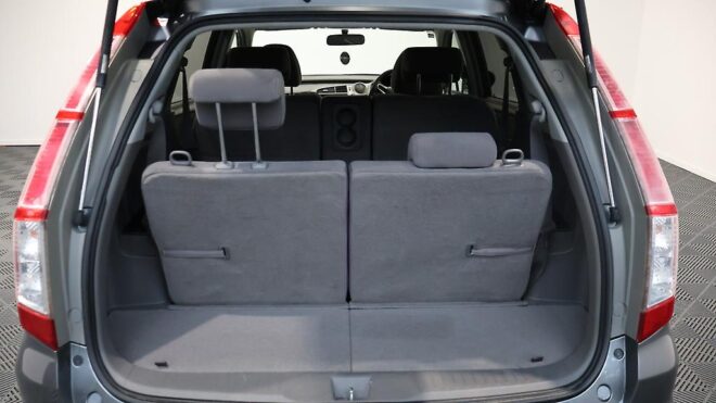 2010 Honda Stream 7 Seater, low KMS image 303885