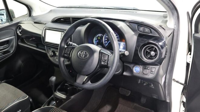 2017 Toyota Vitz Hybrid Jewela image 304039