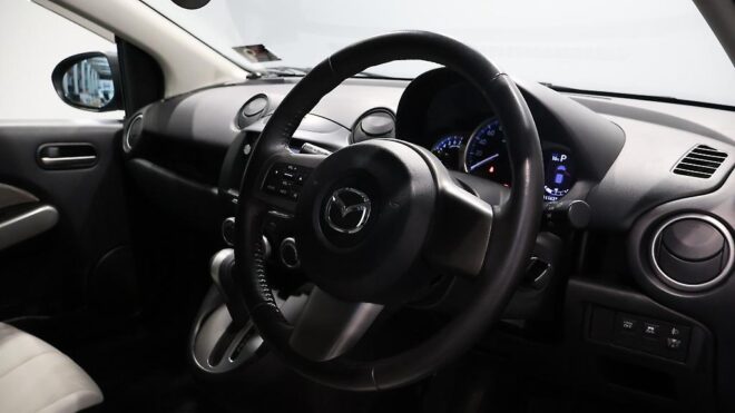 2013 Mazda Demio 13S NZ Radio, Reverse Camera image 303550