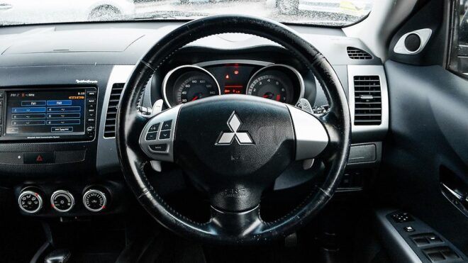 2007 Mitsubishi Outlander G Spec , 4WD 7 seater , Rockford Fosgate image 307823