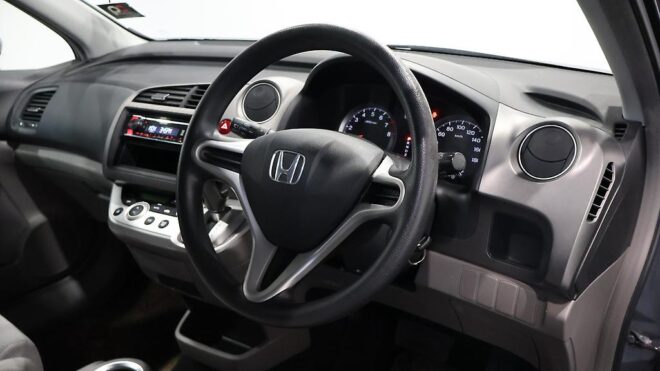 2010 Honda Stream 7 Seater, low KMS image 303892