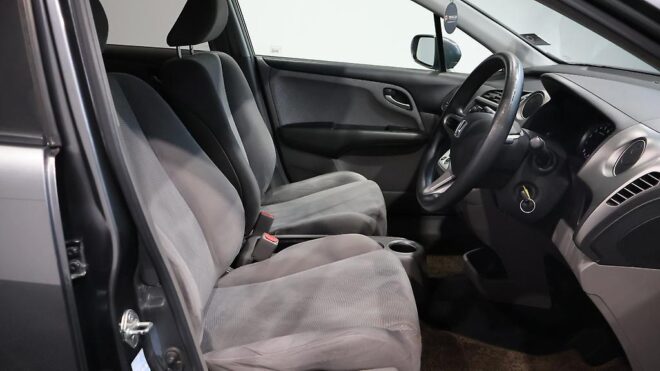 2010 Honda Stream 7 Seater, low KMS image 303887